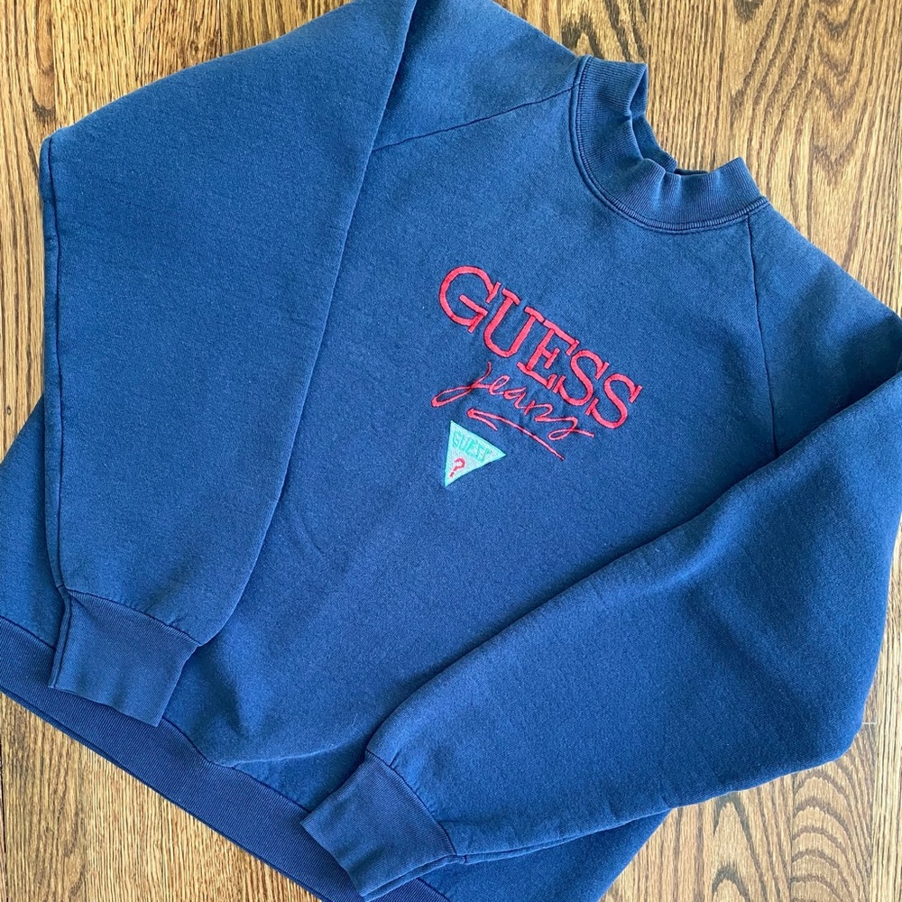 Vintage Guess Sweatshirt - Best fits size S.